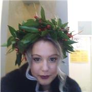 Plurilaureata in filosofia e storia impartisce lezioni di italiano, storia, geog, filosofia, scienze umane, storia dell'arte ed italiano per stranieri